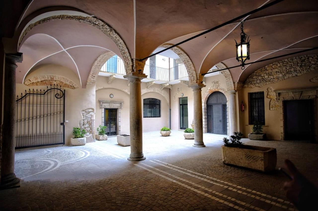 Corte Trento Desenzano del Garda Buitenkant foto